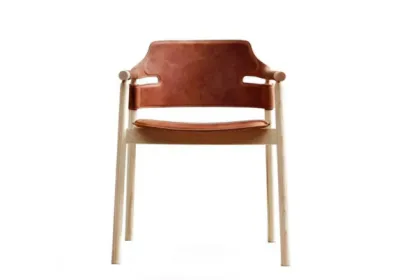 Produkt w kategorii: Krzesła z podłokietnikami, nazwa produktu: Krzesło SUITE